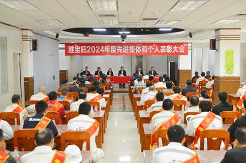 见证榜样力量，传承奋斗信念